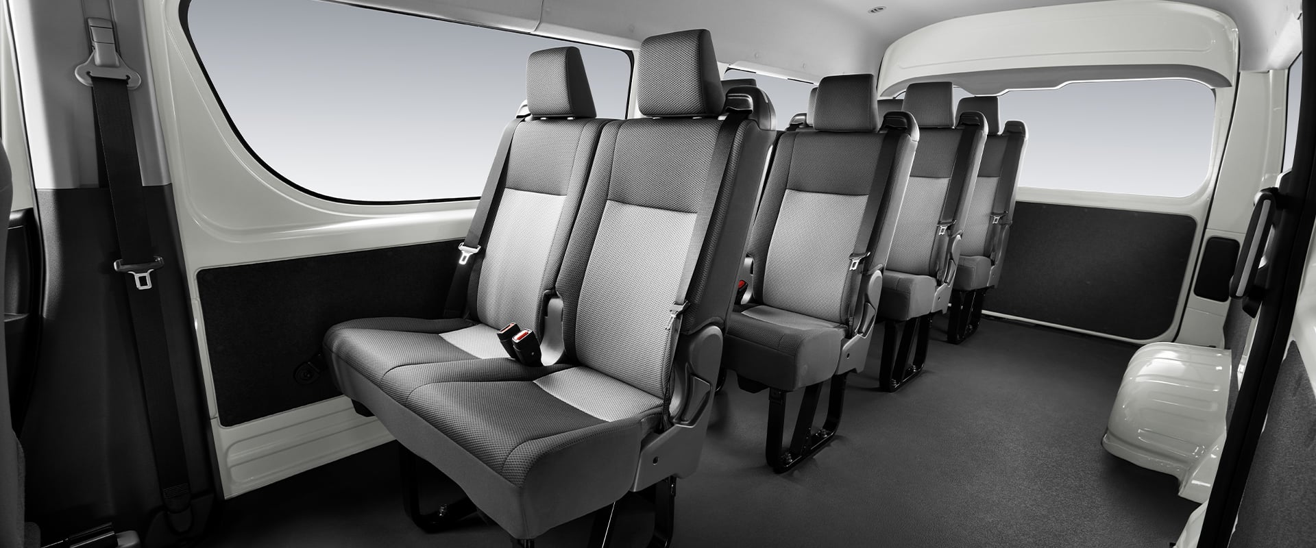 Ruang Dalaman Kabin Toyota Hiace SLWB 10 Tempat Duduk